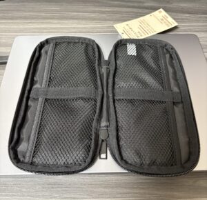 無印良品 ガジェットポーチ スリム 内部構造 4ポケットの収納スペース