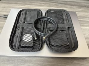 無印良品 ガジェットポーチ スリム ケーブル以外をポケットに収納