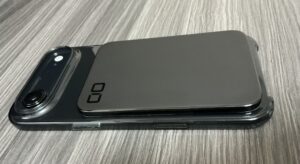 iPhoneに装着したところ