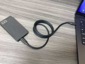 MacBook Proを充電
